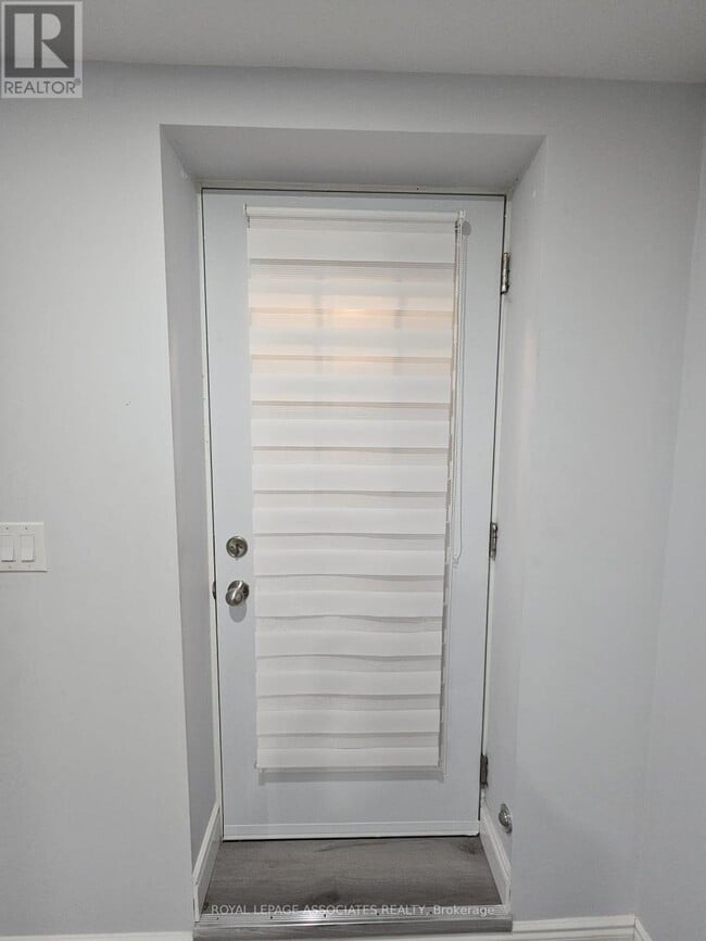 Photo du bâtiment - 131 Lloyd Sanderson Dr