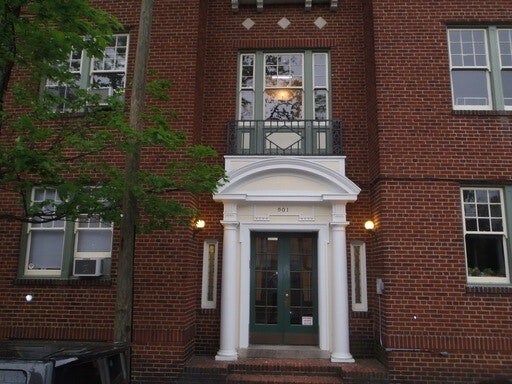Entrada principal - seguro - 501 N Allison St