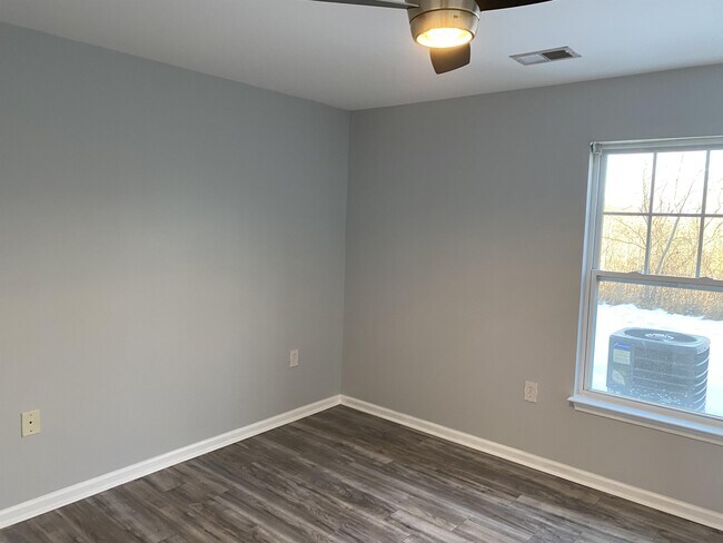 Foto del edificio - 4455 Brassfield Dr