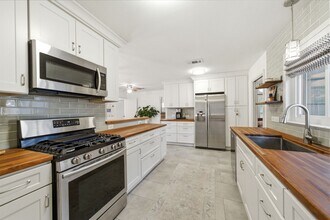 Building Photo - 7962 Cedel Dr