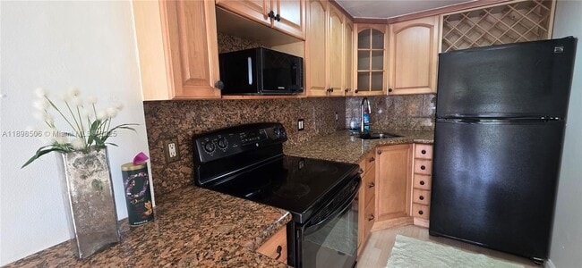 Building Photo - 1650 NE 115th St