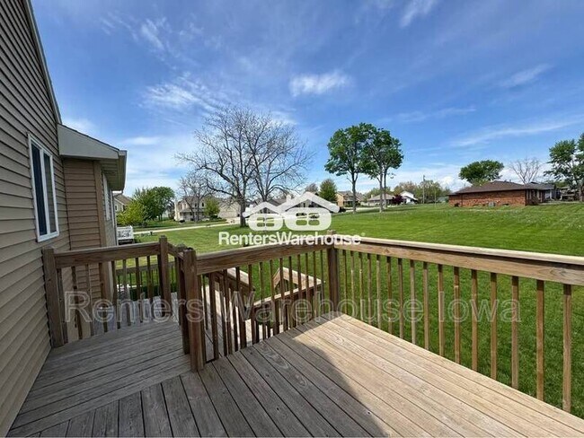 Building Photo - 645 Northview Dr