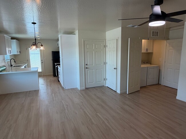 Building Photo - 1028 Glass Ave