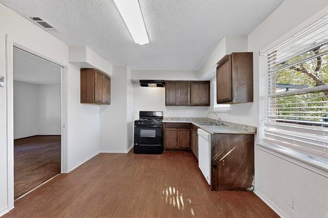 Building Photo - 1530 Buena Vista St