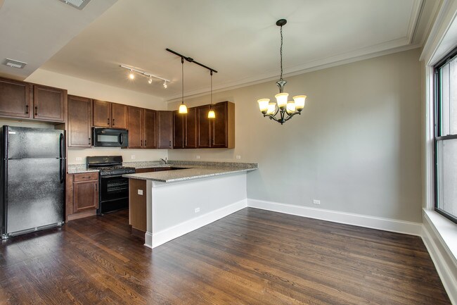 Building Photo - 5802 N Kenmore Ave