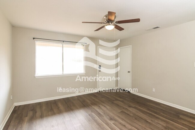 Foto del edificio - 1327 Ridgeview Rd