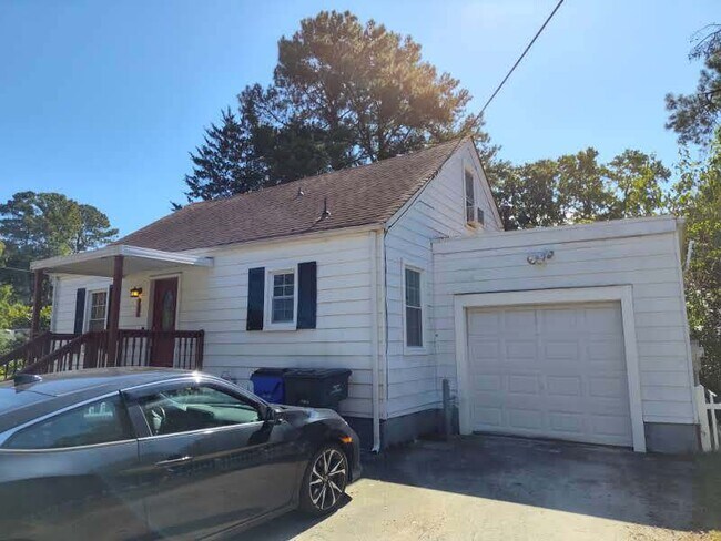 Building Photo - 1121 Elk Ave