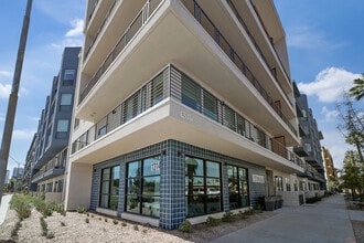 Building Photo - Lydian