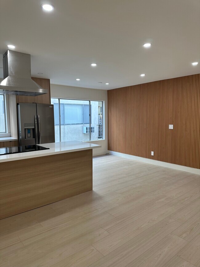 Foto del edificio - 8223 Blackburn Ave