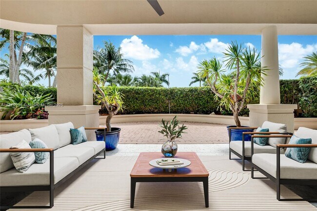 Foto del edificio - 13611 Deering Bay Dr