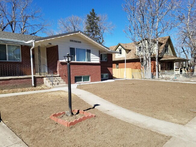 Building Photo - ***AVAILABLE NOW***  Spacious 4-Bedroom Wheat Ridge Home with Finished Garden Level and Two-Car G...