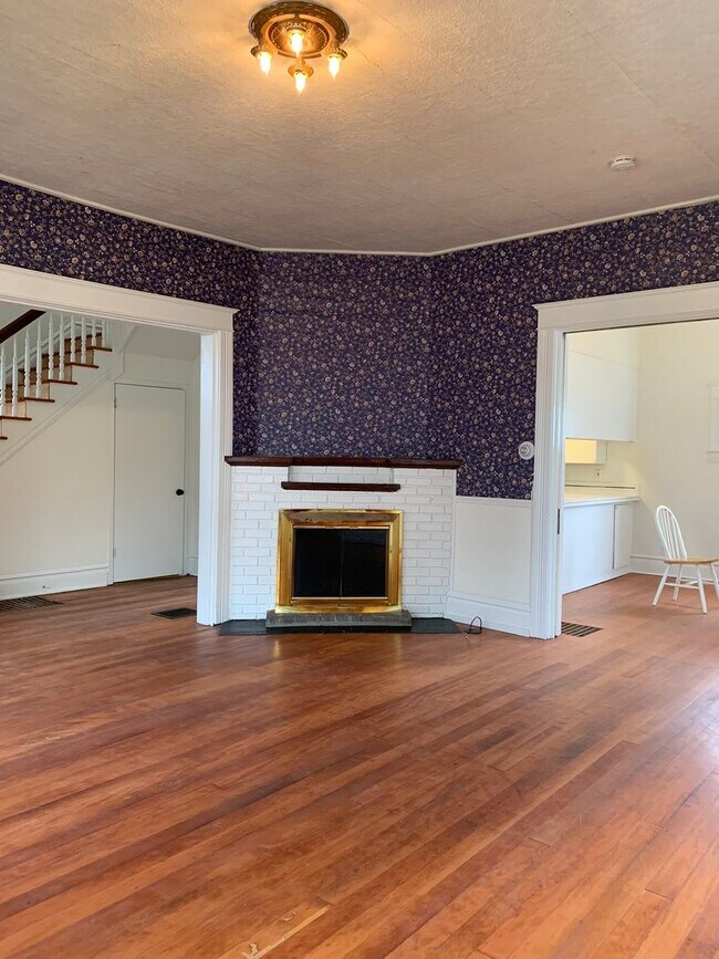 Foto del edificio - Stately Beauty with 3BR 1.5BA