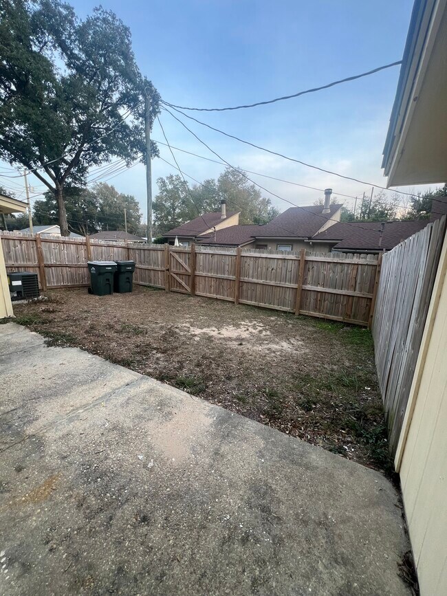 Building Photo - 2709 Donley St