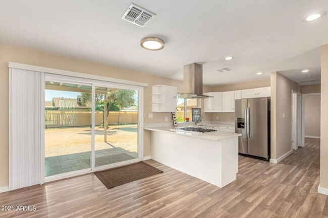 Foto del edificio - 7361 W Shangri La Rd