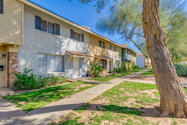 Building Photo - Town Home Phoenix