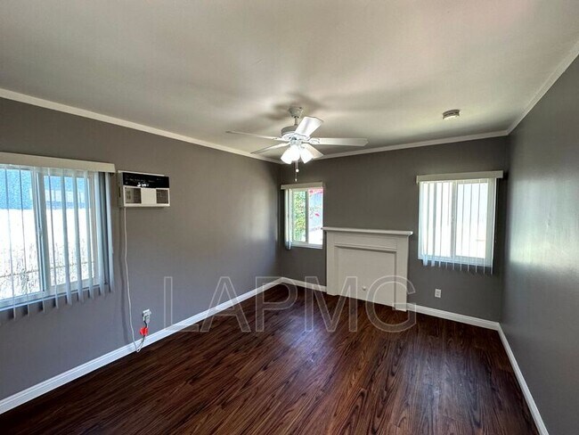Building Photo - 2852 Guirado St