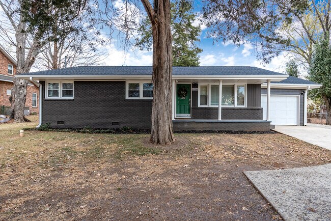 Foto del edificio - 4206 Holmes Ave NW