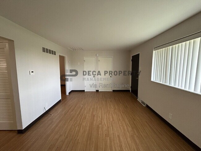 Foto del edificio - 9385 Minerva Ave