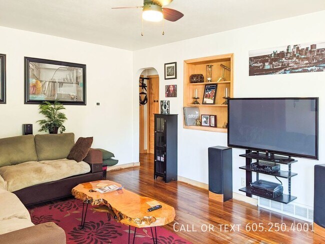 Foto del edificio - Cozy 3 Bedroom 2 Bathroom Home w/ Garage i...