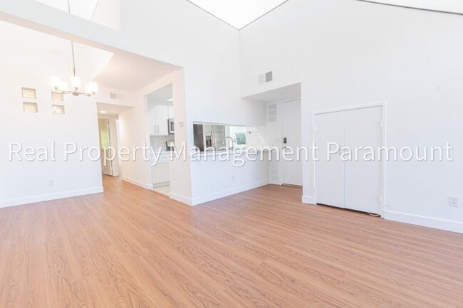 Foto del edificio - Spectacular 2 Bedroom, 2 Bath Condo with L...