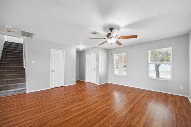 Foto del edificio - 2218 Heath Ridge Ln