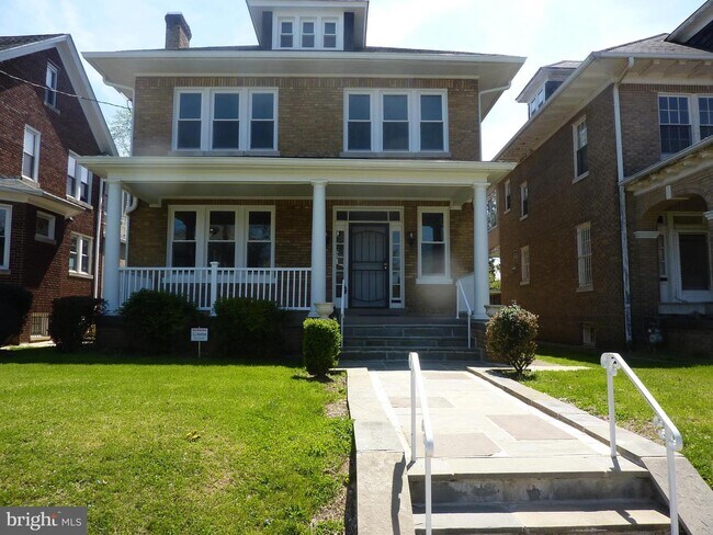 Building Photo - 1736 Webster St NW