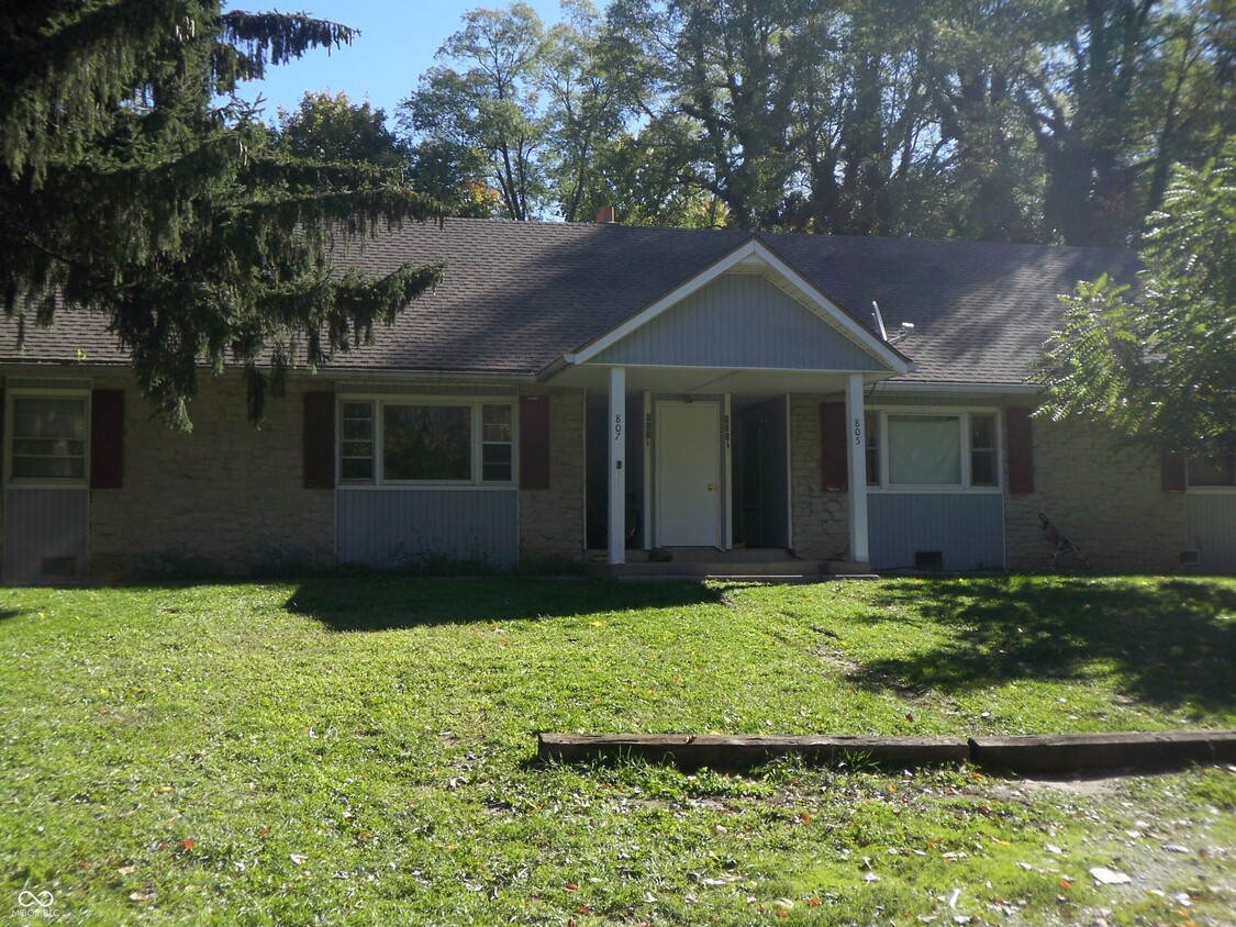 Foto principal - 807 Riverside Dr
