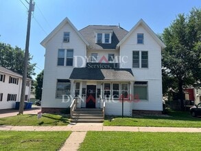 Building Photo - 517 W 9th St