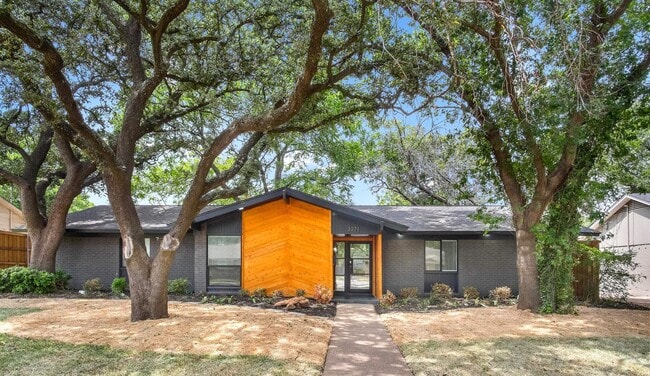 Bright Northwest Dallas home on large quarter-acre lot - Bright Northwest Dallas home on large quarter-acre lot