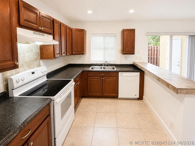 Foto del edificio - 5728-5728 Blueberry Ct