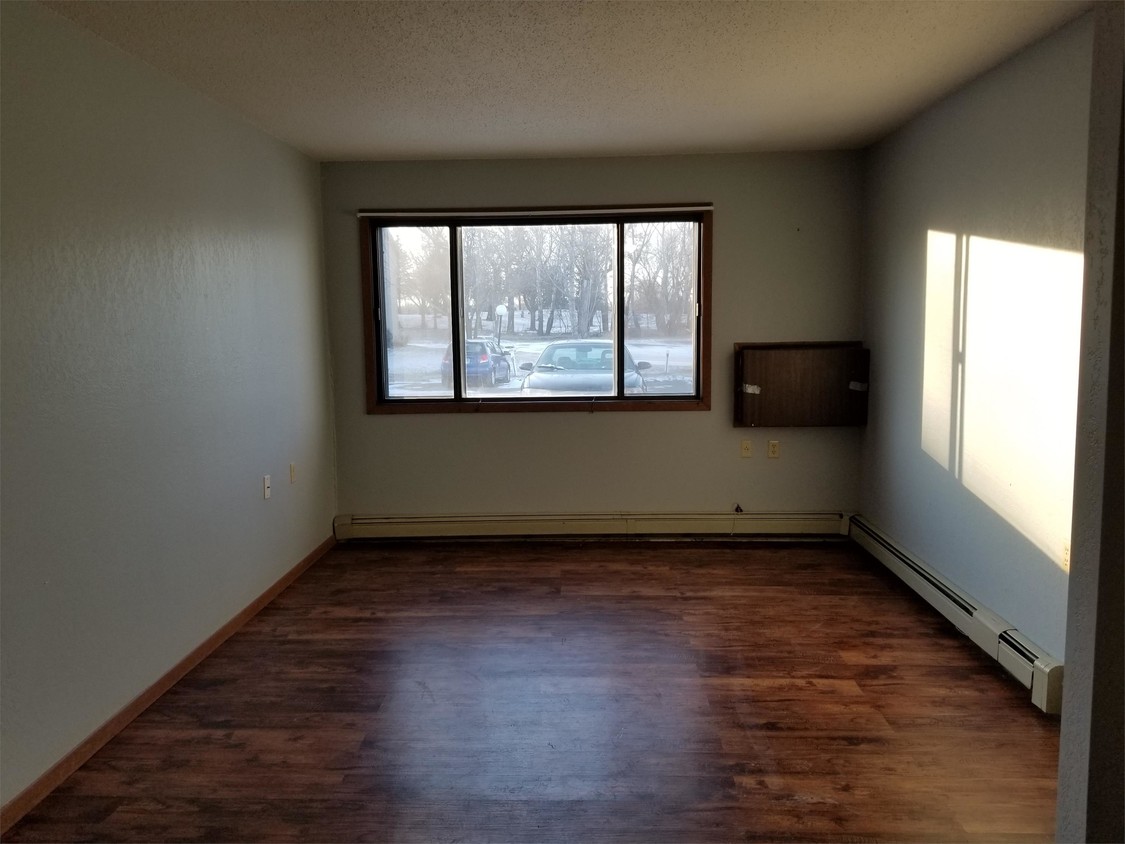 Primary Photo - Ashwood Apartments NEW - 517 - #51