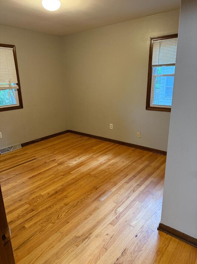 Building Photo - 5742 Ridgebrook Ave SE