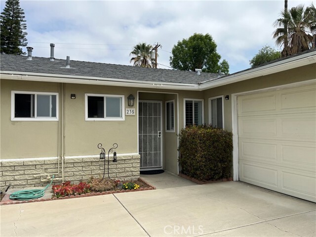 Foto del edificio - 235 Green Oaks Dr