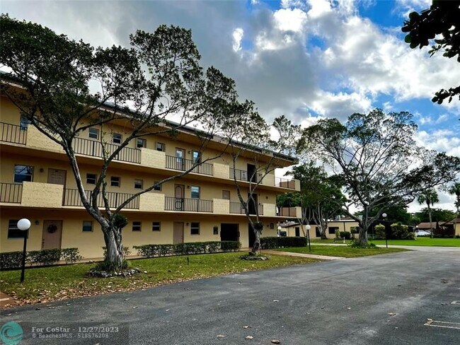Building Photo - 351 Cambridge Rd