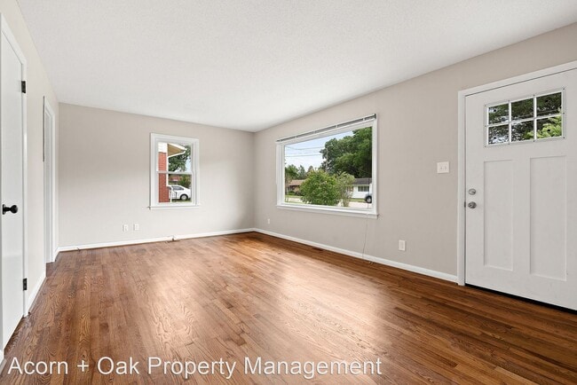 Building Photo - 3 br, 1 bath House - 2027 Walnut Street