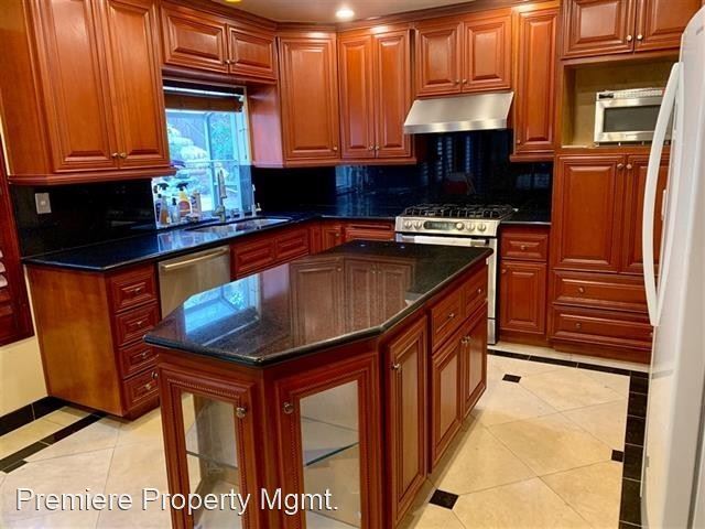 Building Photo - 5 br, 3 bath House - 13672 Quiet Hills Dr