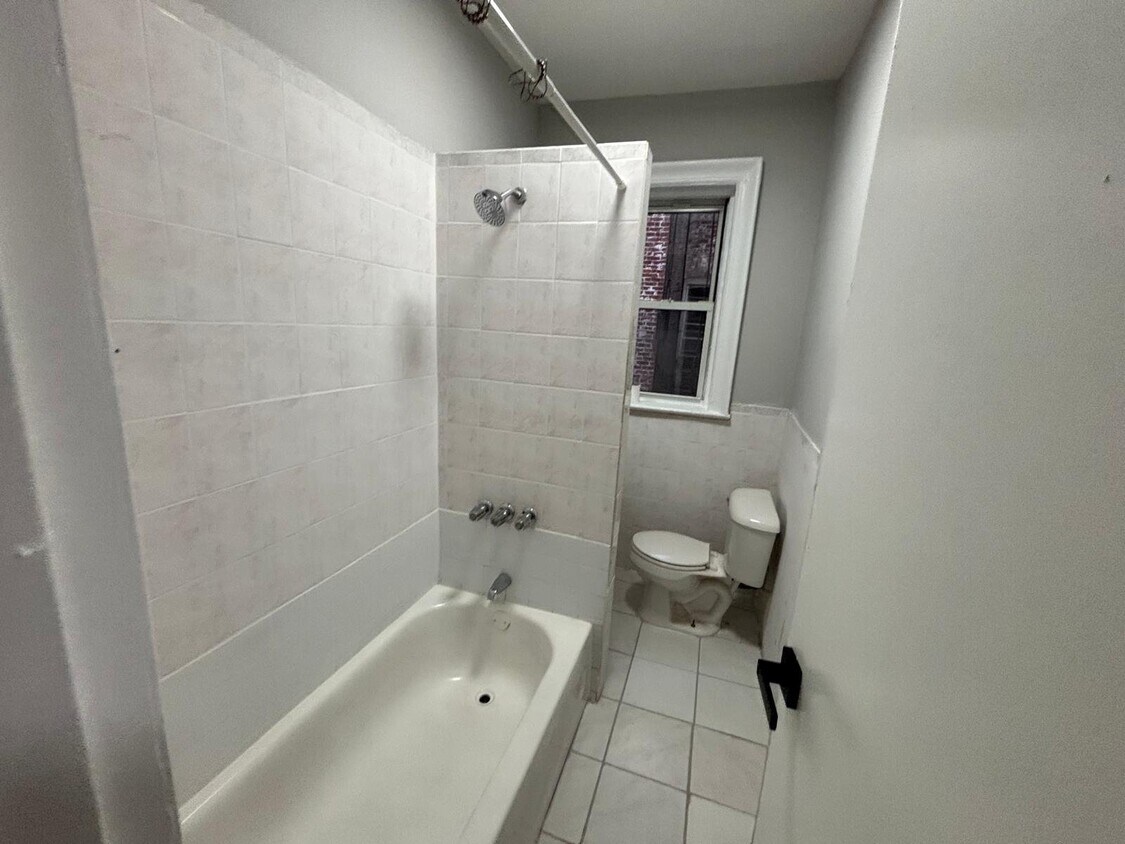 Foto del edificio - 242 Claremont Ave