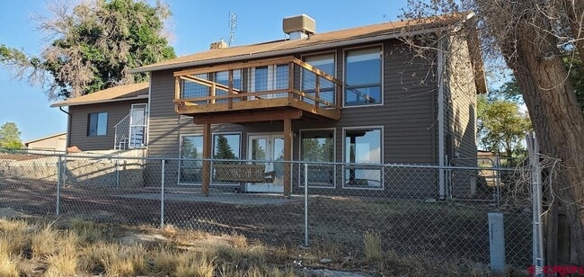 Building Photo - 2305 Pelota Dr