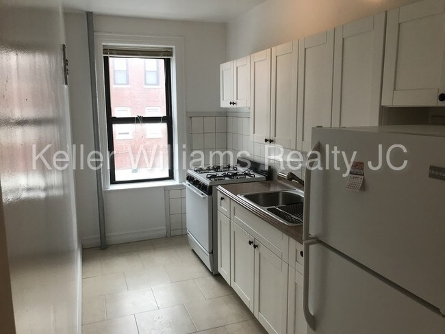 Building Photo - 2171 Bruckner Blvd