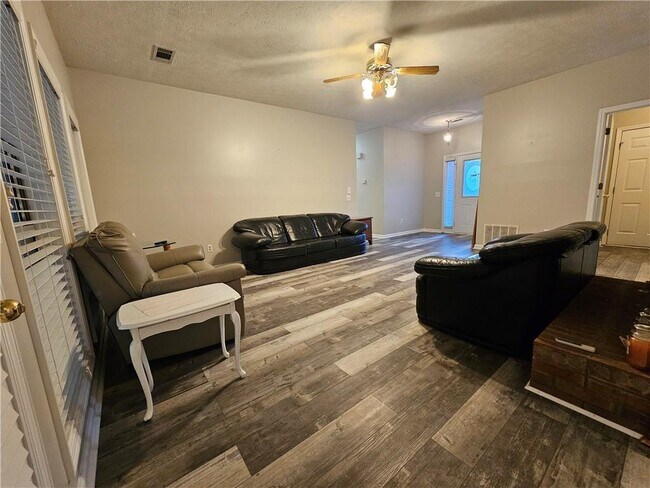 Foto del edificio - 3351 Governors Ct