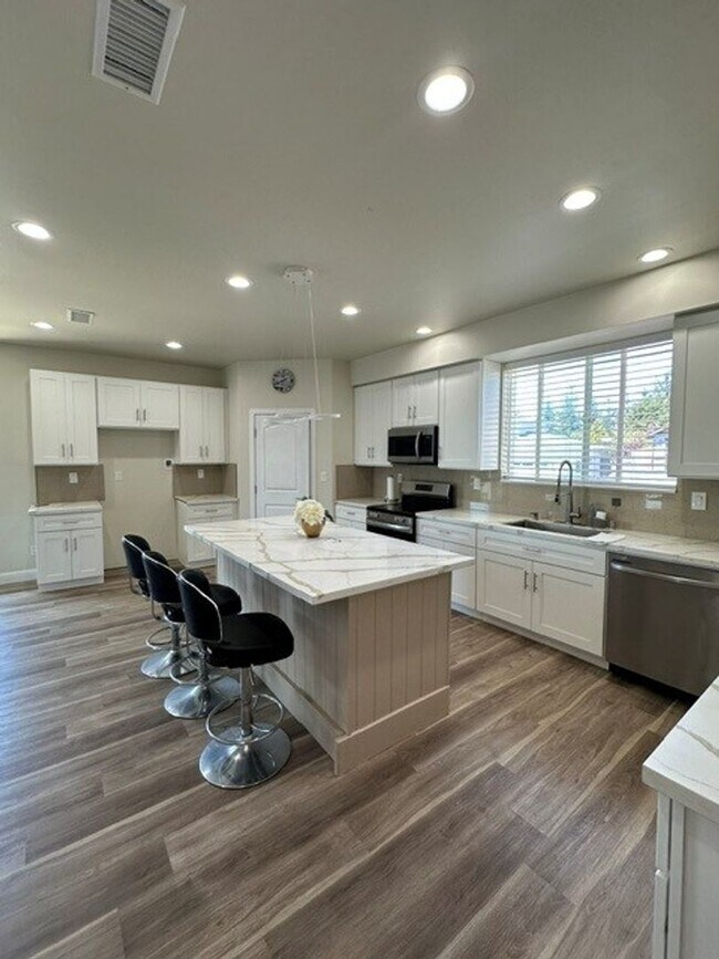 Foto del edificio - 7175 Vista Ridge Dr