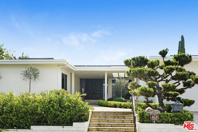 Building Photo - 10834 Savona Rd