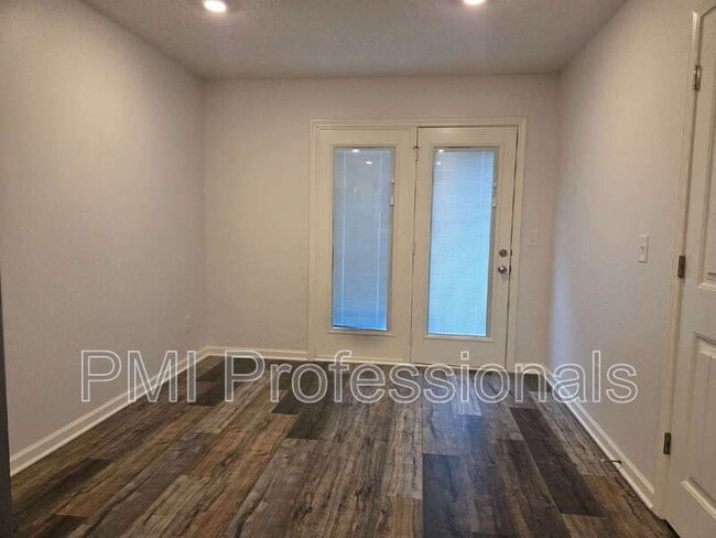 Foto del edificio - 1709 Calypso Dr