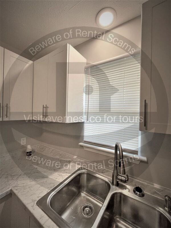Building Photo - 4350 Redwood Cir