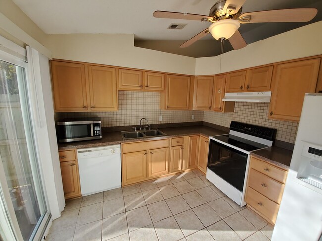 Building Photo - Cozy Single Family Ranch in Timberlake Nei...