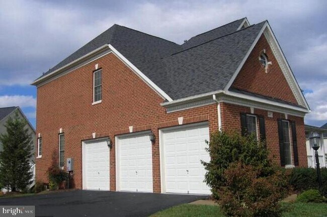 Foto del edificio - 25651 Elk Lick Rd