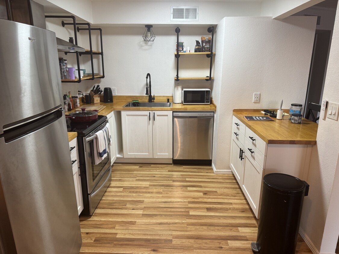 Kitchen - 3626 N 37th St (Phoenix, AZ)