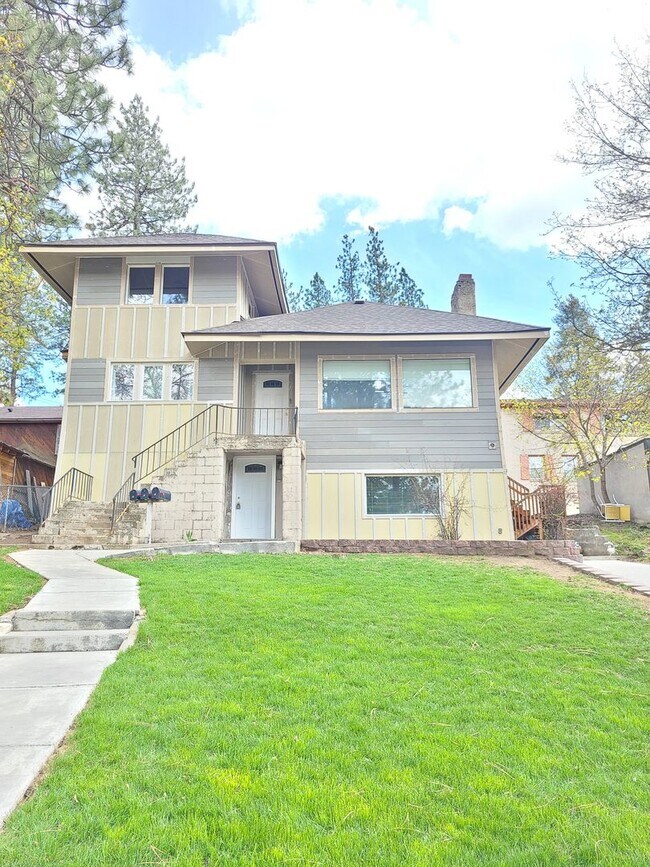 Building Photo - 819 W 11th Ave