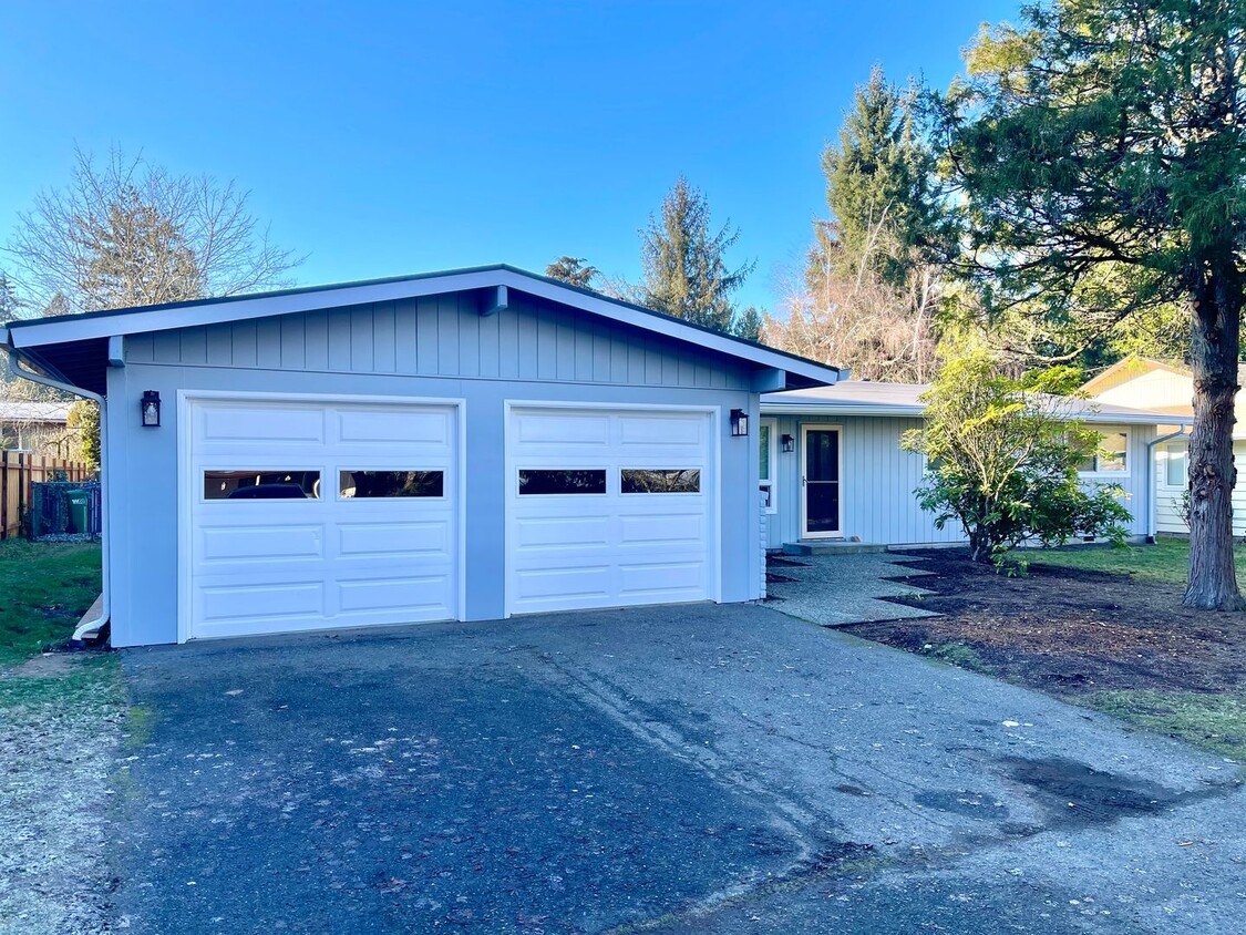 Primary Photo - Stylish Remodeled Rambler in Rose Hill