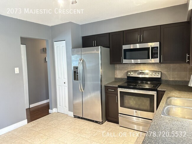 Building Photo - Updated Family Home with Two Kitchens